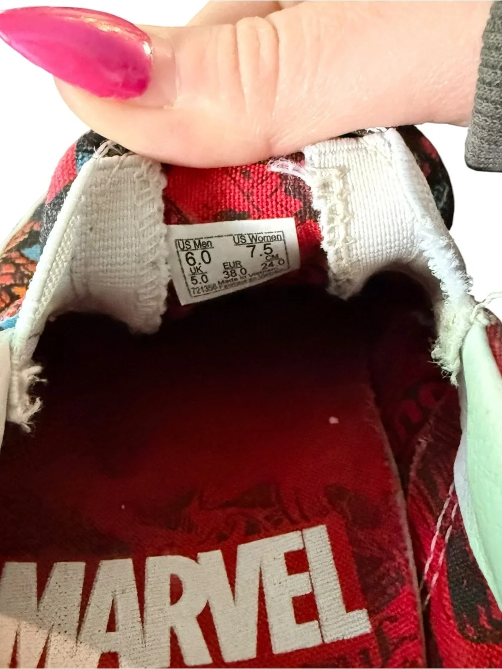 Vans x Marvel Spider-Man Slip On Sneakers Men’s 6 Women’s 7.5 Rare Comic Print